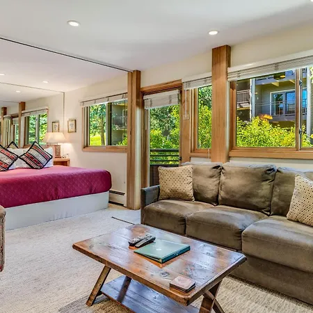 Laurelwood Condominiums 406